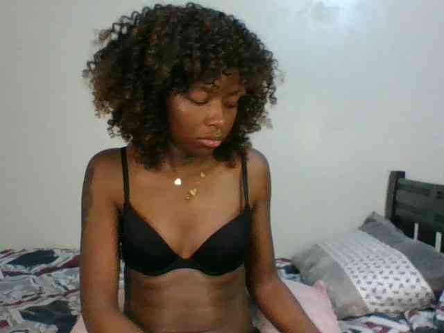 Ebony-slut254 webcam