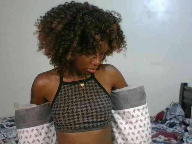 Ebony-slut254 webcam