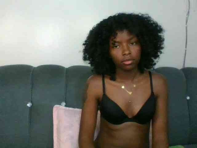 Ebony-slut254 webcam