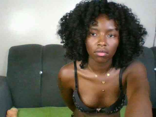 Ebony-slut254 webcam