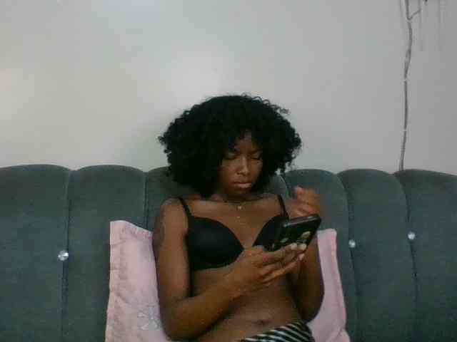 Ebony-slut254 webcam