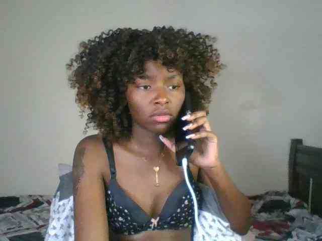 Ebony-slut254 webcam