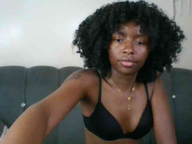 Ebony-slut254 webcam