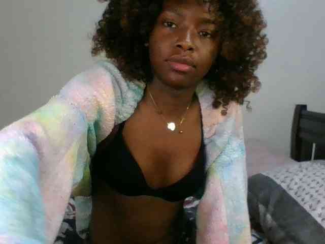 Ebony-slut254 webcam