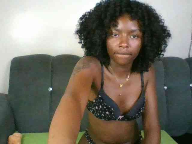 Ebony-slut254 webcam