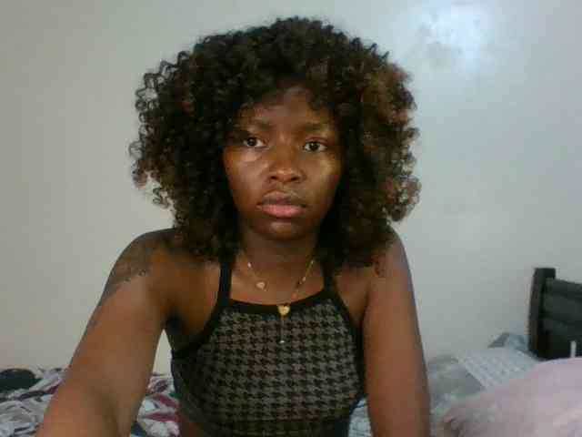 Ebony-slut254 webcam