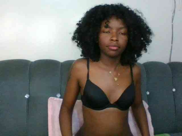 Ebony-slut254 webcam