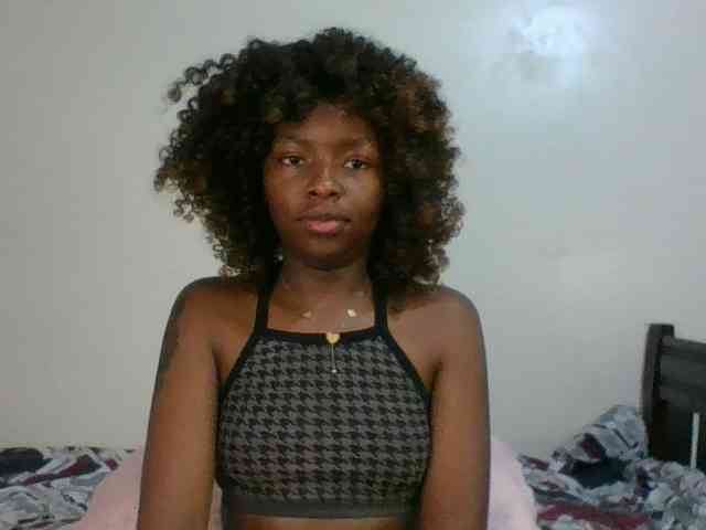 Ebony-slut254 webcam