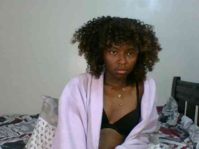 Ebony-slut254 webcam