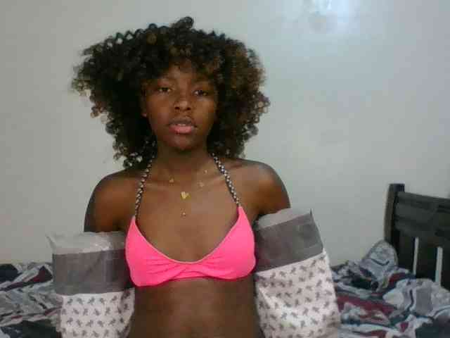 Ebony-slut254 webcam