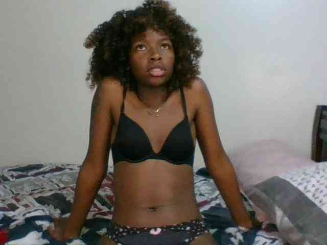 Ebony-slut254 webcam