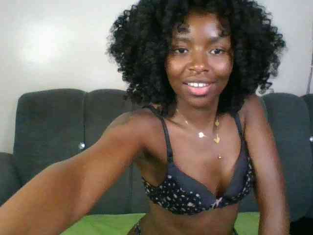 Ebony-slut254 webcam