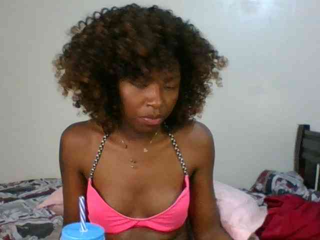 Ebony-slut254 webcam