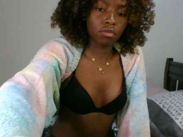 Ebony-slut254 webcam