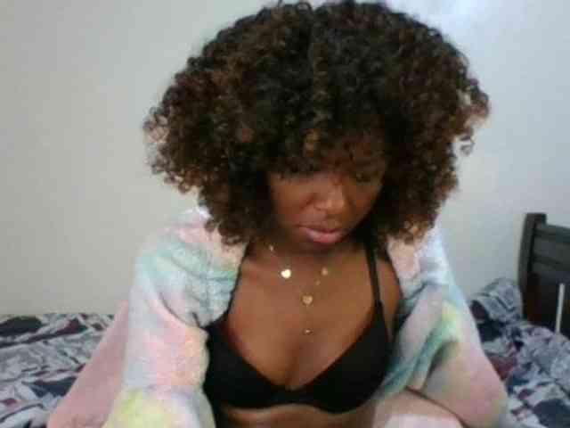 Ebony-slut254 webcam
