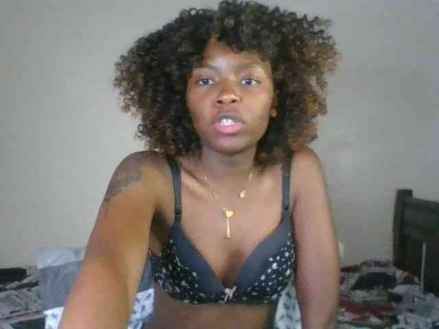 Ebony-slut254 webcam