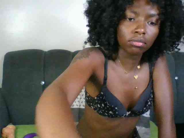 Ebony-slut254 webcam