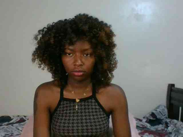 Ebony-slut254 webcam