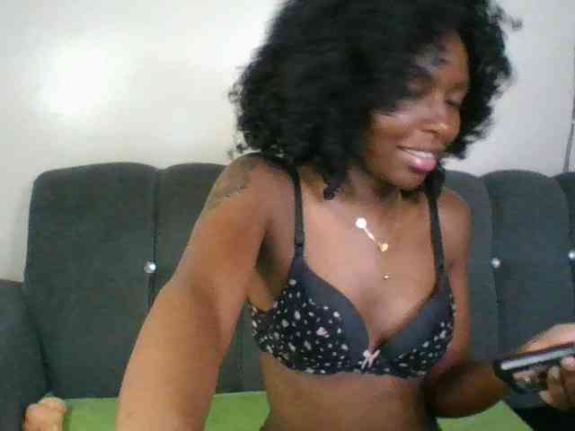 Ebony-slut254 webcam