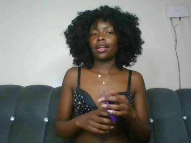 Ebony-slut254 webcam