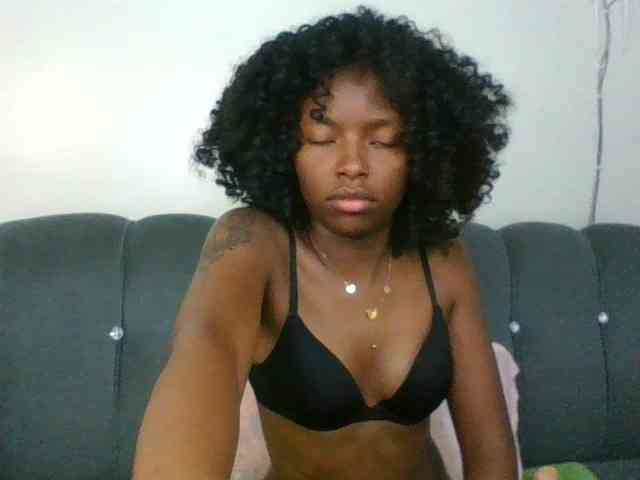 Ebony-slut254 webcam