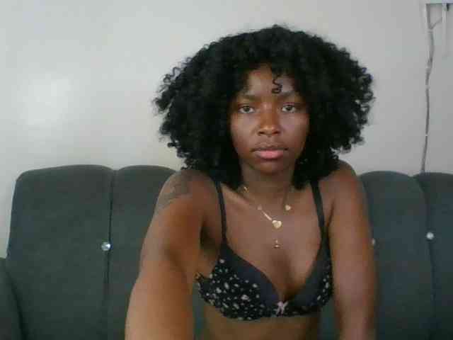 Ebony-slut254 webcam