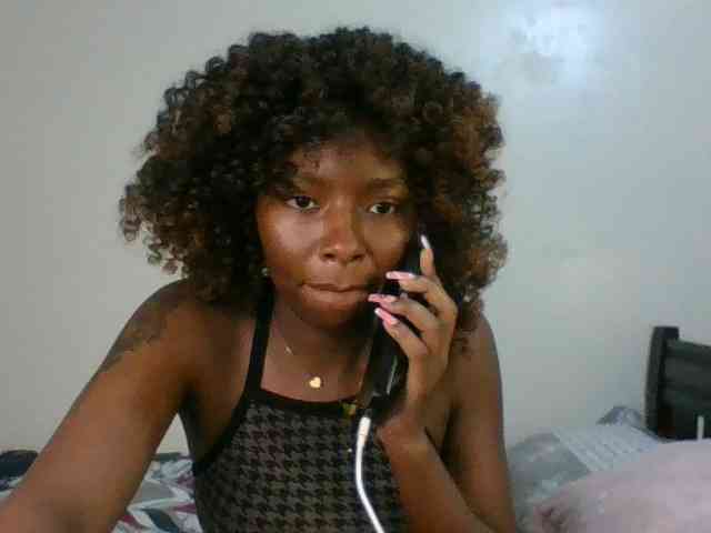 Ebony-slut254 webcam