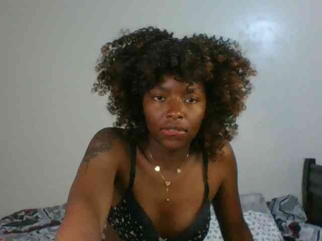 Ebony-slut254 webcam