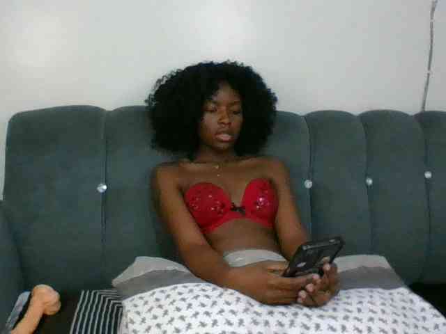 Ebony-slut254 webcam