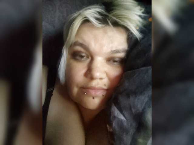 Klostea13 live cam on BongaCams
