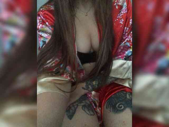 EmyDoll23 webcam