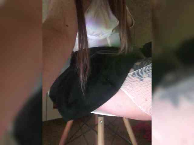 EmyDoll23 webcam