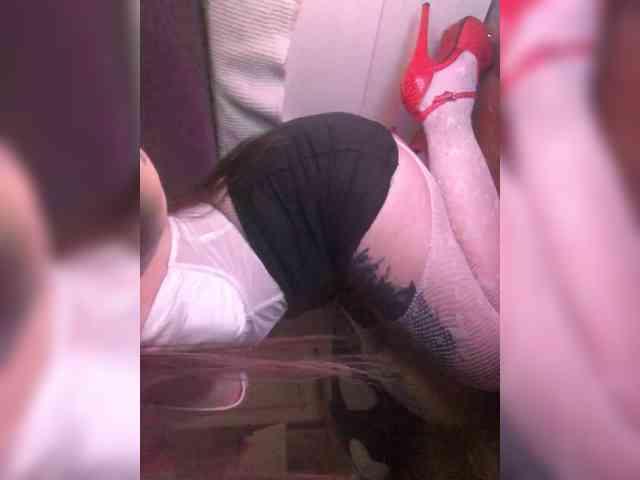 EmyDoll23 webcam