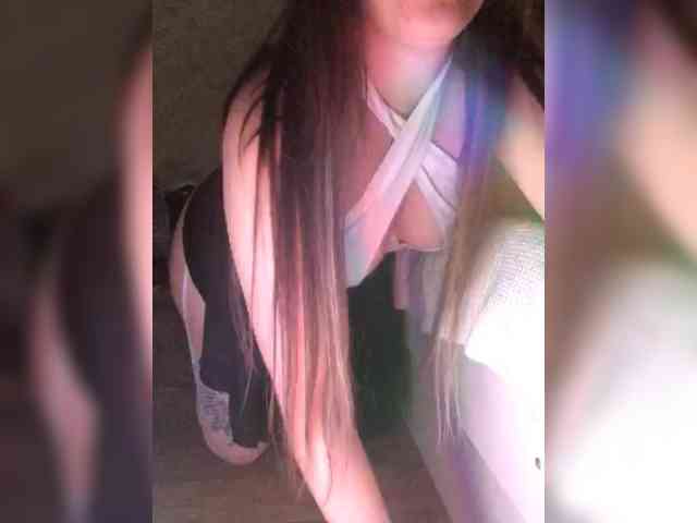 EmyDoll23 webcam