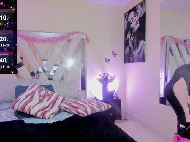 coral-monrroy live cam on BongaCams