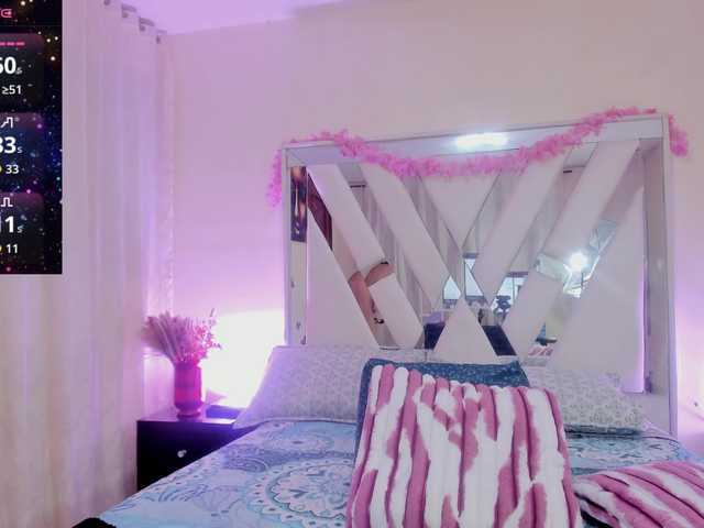 coral-monrroy live cam on BongaCams