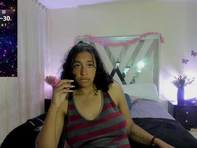 coral-monrroy live cam on BongaCams