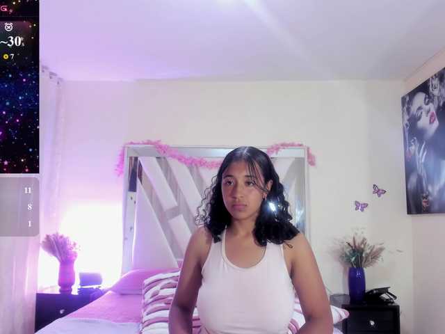coral-monrroy live cam on BongaCams