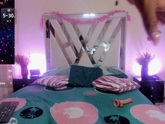 coral-monrroy live cam on BongaCams