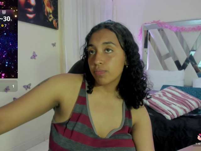 coral-monrroy live cam on BongaCams