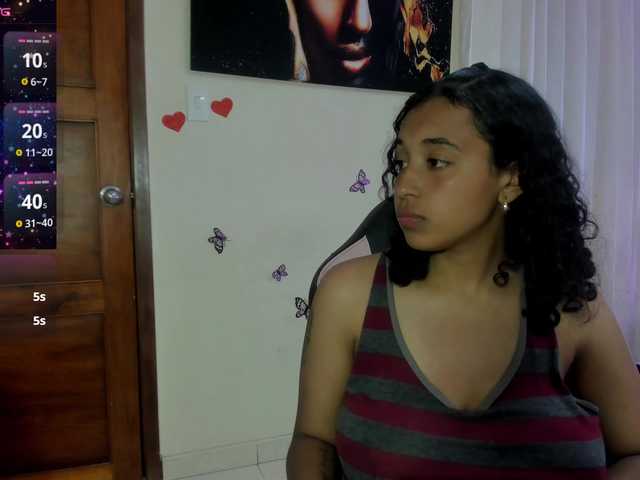 coral-monrroy live cam on BongaCams