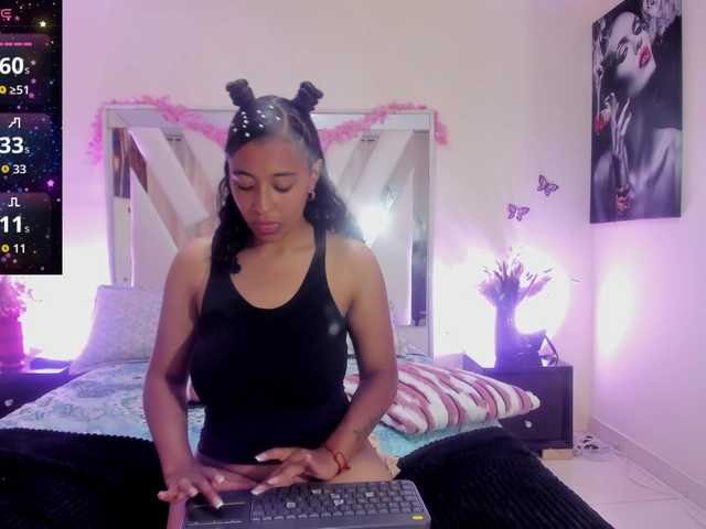 coral-monrroy live cam on BongaCams
