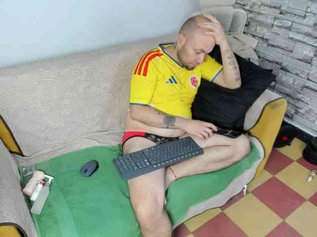 mike-lover Live Webcam on BongaCams