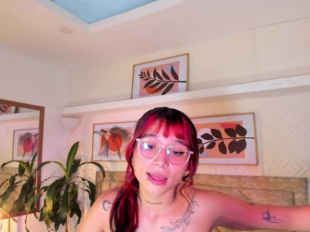 EmmaDuff live cam on BongaCams