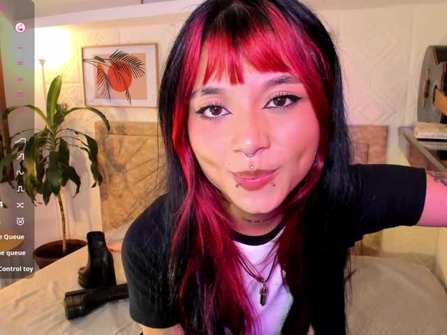 EmmaDuff live cam on BongaCams