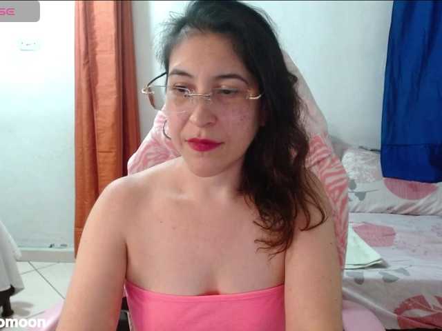 LEUKSNOMOONSEX live webcam show