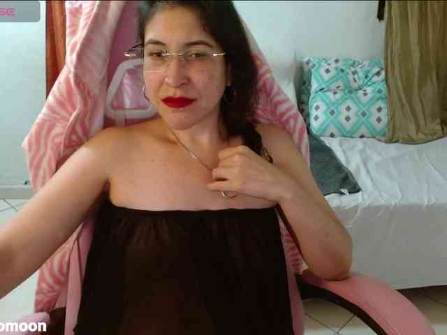 LEUKSNOMOONSEX webcam