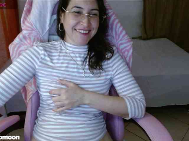 LEUKSNOMOONSEX webcam
