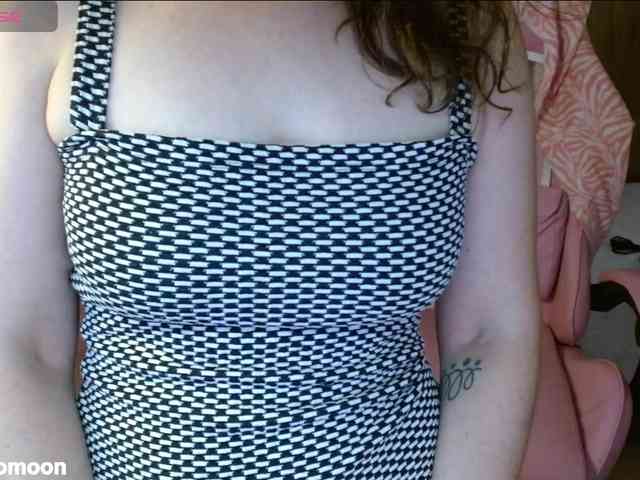 LEUKSNOMOONSEX webcam