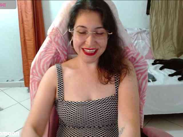 LEUKSNOMOONSEX webcam
